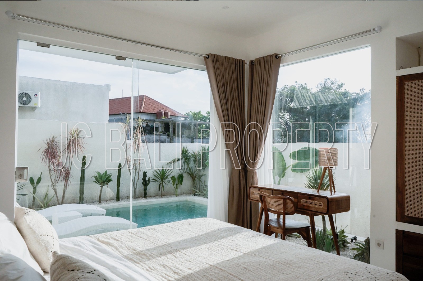 EXQUISITE CONTEMPORARY VILLA FOR RENT MONTHLY IN BUDUK, BALI
